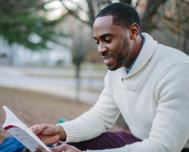 files/man-sitting-on-bench-reading-a-book.jpg